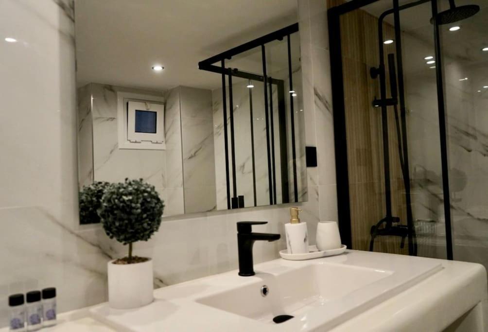 Cosy Loft Apartment Patras Bagian luar foto