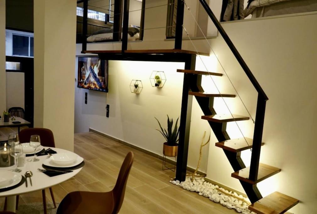 Cosy Loft Apartment Patras Bagian luar foto