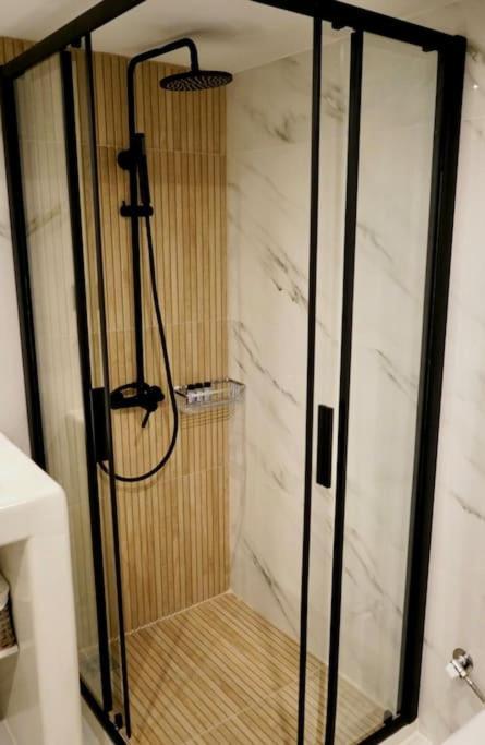 Cosy Loft Apartment Patras Bagian luar foto